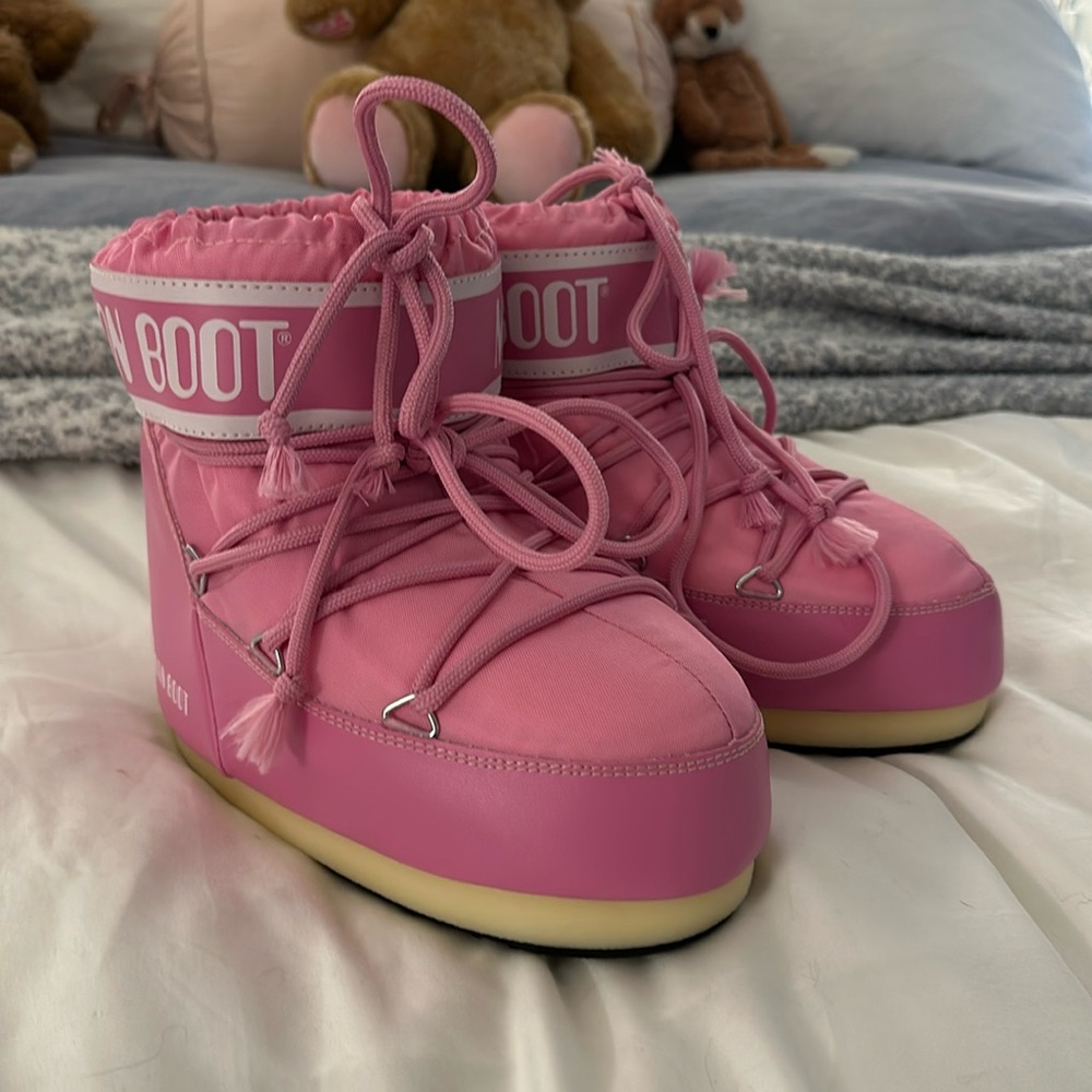 MOON BOOTS mini || Size: Women’s 4-6